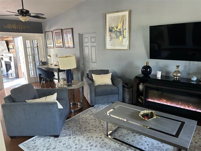 Building Photo - 6332 11th Ave S