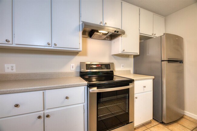 Building Photo - 203 E St-