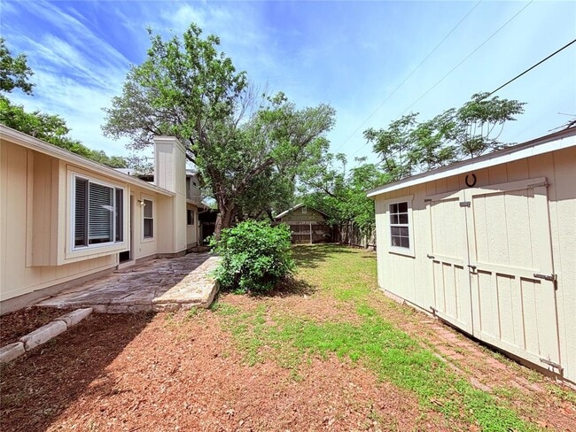 Building Photo - 1703 Hatch Rd