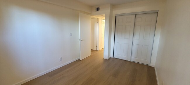 Building Photo - Parkside Ventura 2+1 Ground level Condo - ...