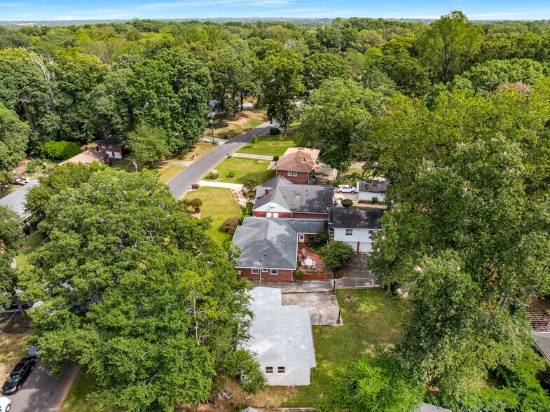 Building Photo - 1185 Oakfield Dr SE