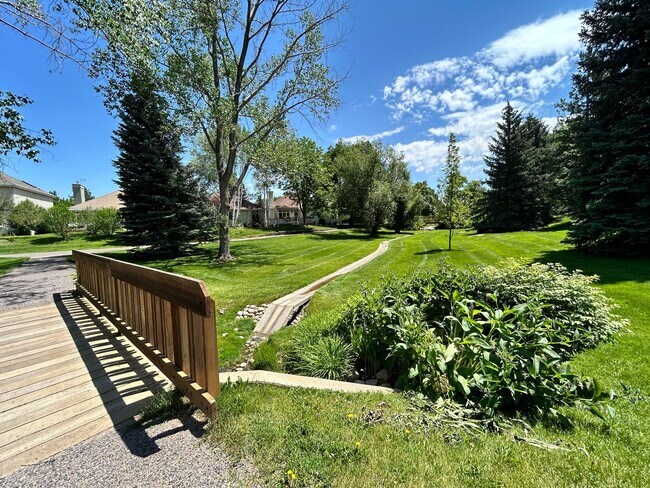 Building Photo - Gorgeous 4 Bedroom Townhome Steps from Boulder Country Club