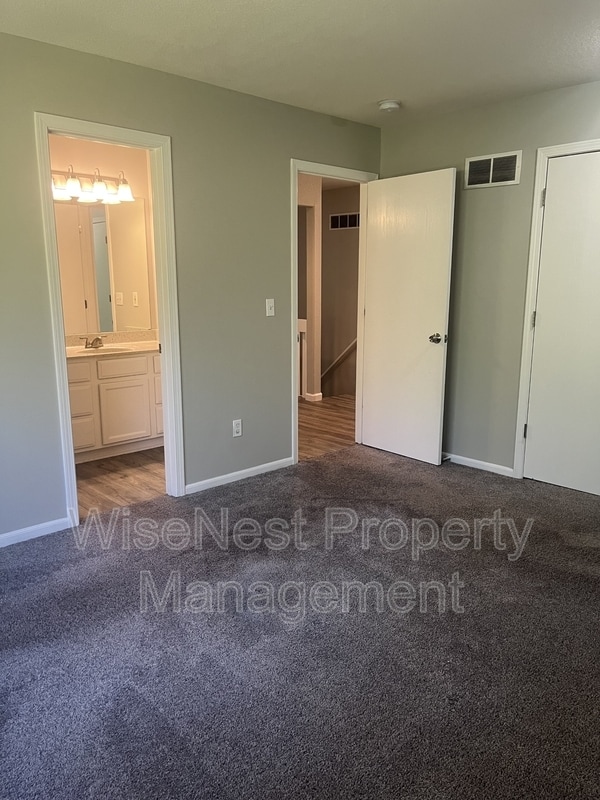 Building Photo - 8203 Woodson Dr