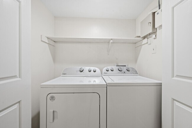 Building Photo - 3330 Beech Point Dr