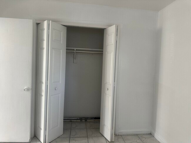 Building Photo - 4120 NW 39th Ave