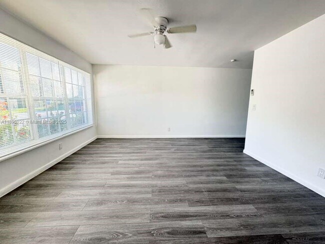 Building Photo - 337 SE 23rd Ave