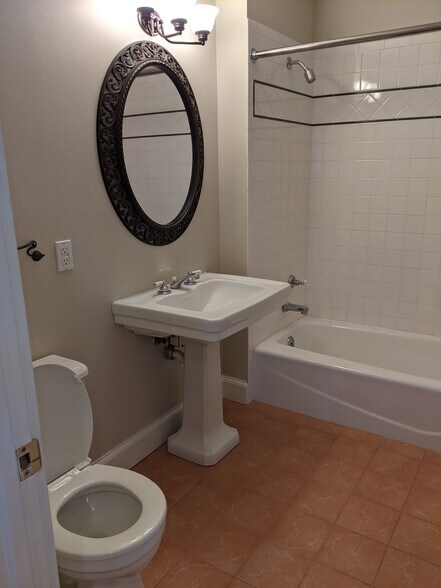 Building Photo - 1359 Wald Dr