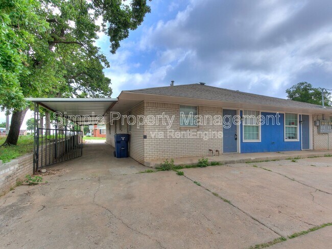 Building Photo - 5832 NW 31st Ter