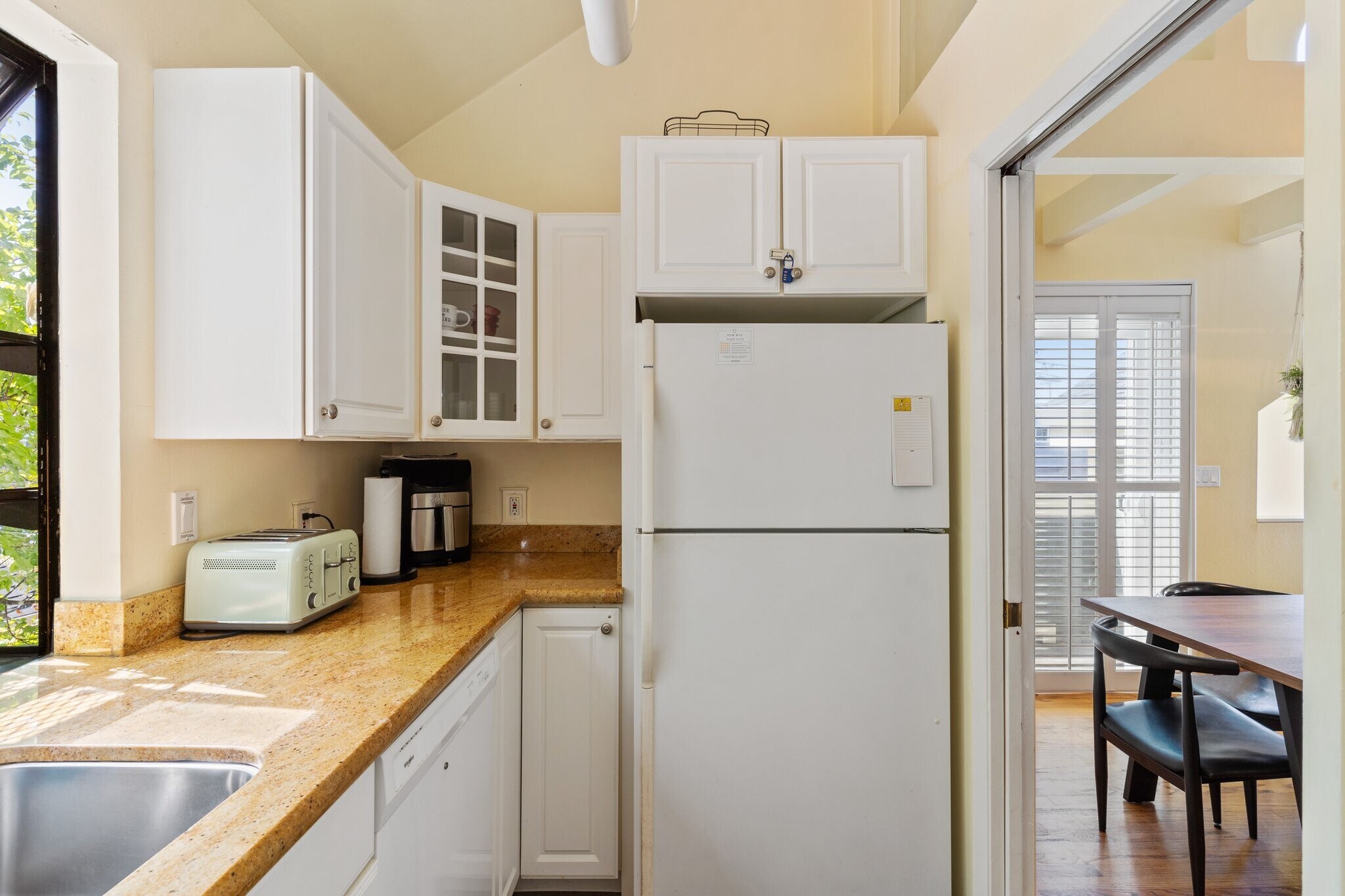 Kitchen - 34 Silva Ave