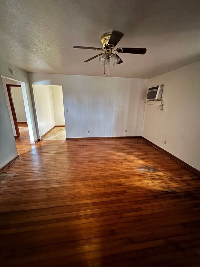 Building Photo - 2/1 outside city limits of Shelby, NC