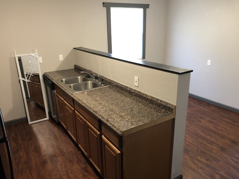 Building Photo - 2603 Eastview Dr