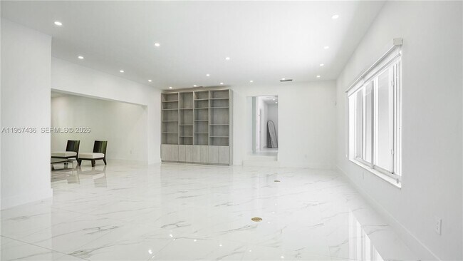 Building Photo - 711 Sunset Rd