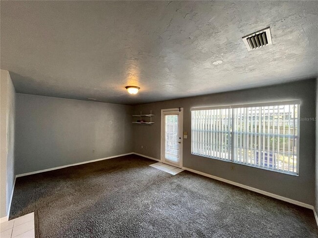 Building Photo - 2915 SW 38th Pl