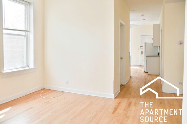 Building Photo - 2318 N Southport Ave