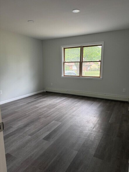 Building Photo - 218 Bayview Dr