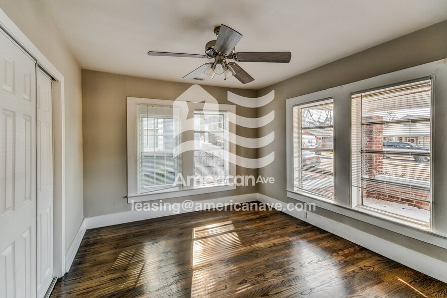 Building Photo - 1615 1st St S