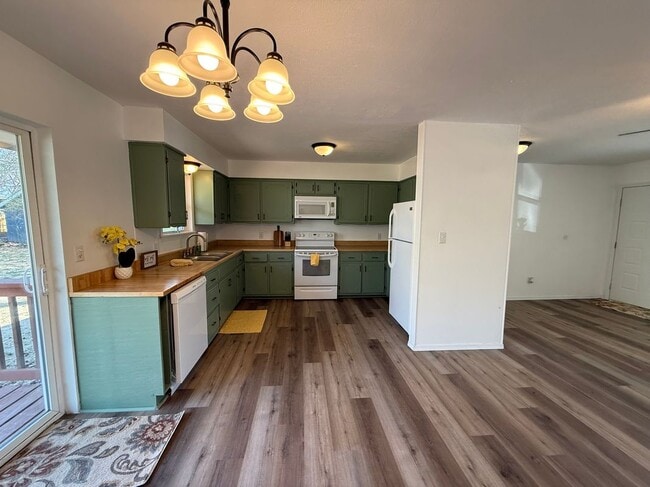 Building Photo - 152 Rea St