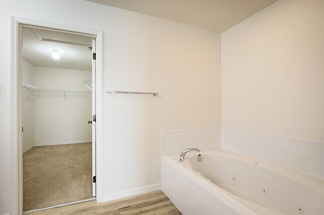 Building Photo - 617 SE Karrigan Terrace