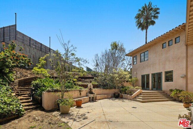 Building Photo - 16820 Sunset Blvd