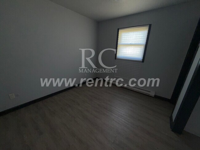 Building Photo - 1214 James-