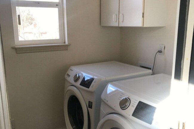 Laundry room - 4265 N Sorrel Pl