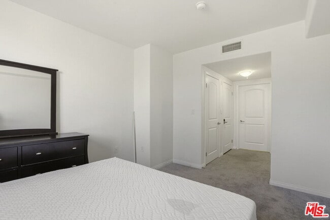 Building Photo - 3740 Santa Rosalia Dr