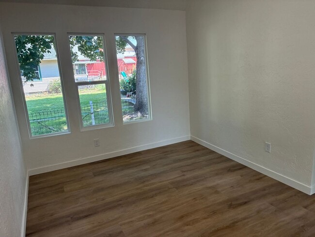 Building Photo - 520 W Garland Ave