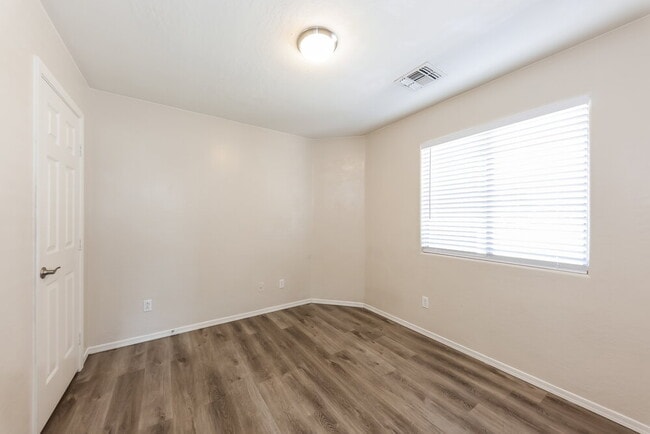 Building Photo - 2609 N 107th Ln