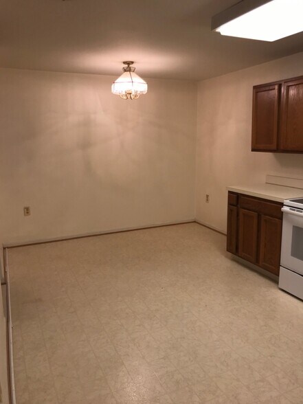 Building Photo - 10714 Kings Riding Way