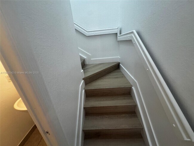 Building Photo - 8999 NW 107 Ct