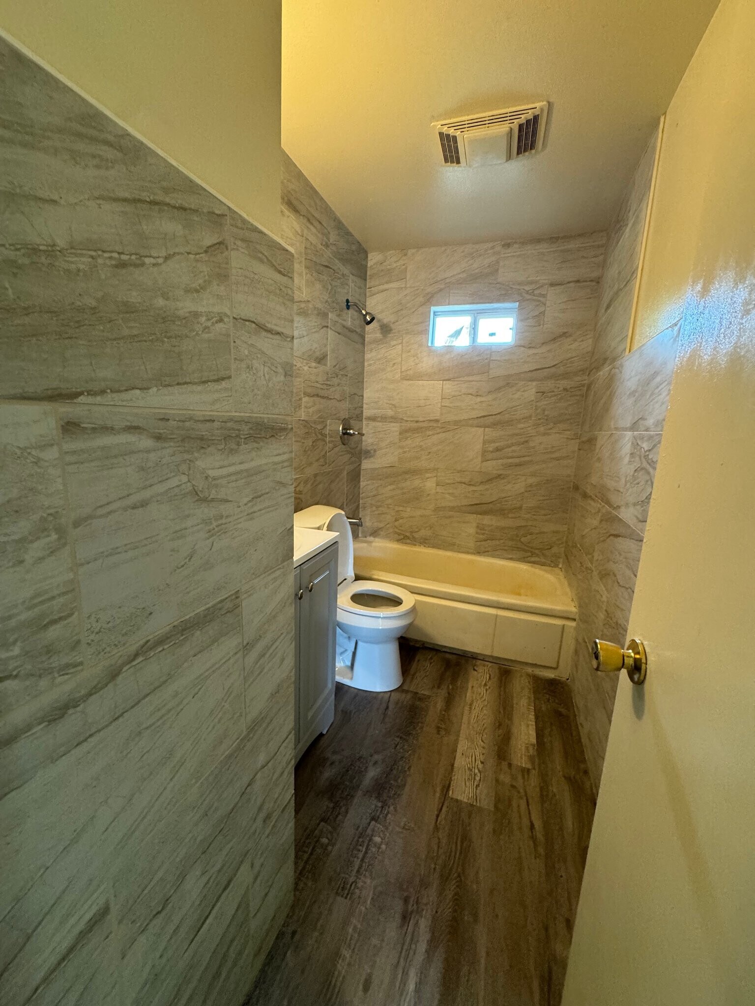 Building Photo - 5855 Clayton Dr