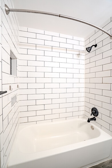 Building Photo - 8505 Castlemill Cir