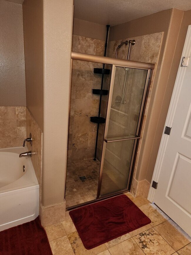 Building Photo - LOCATION, FULLY FURNISHED and LUXURY! Cher...