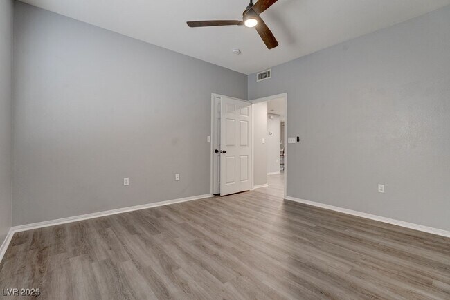 Building Photo - 855 N Stephanie St