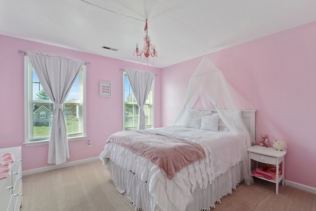 Building Photo - 20 E Darby Cir