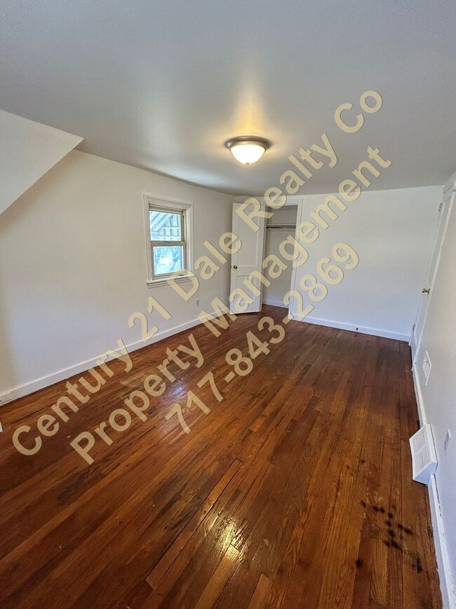 Building Photo - 3 BR, 1 Bath Home in Central York School D...