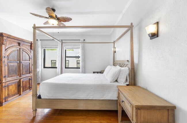 Building Photo - 400 33rd St