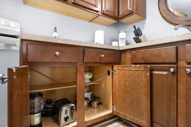 Building Photo - 3700 Golf Colony Ln