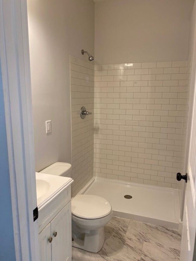 Building Photo - Leasing