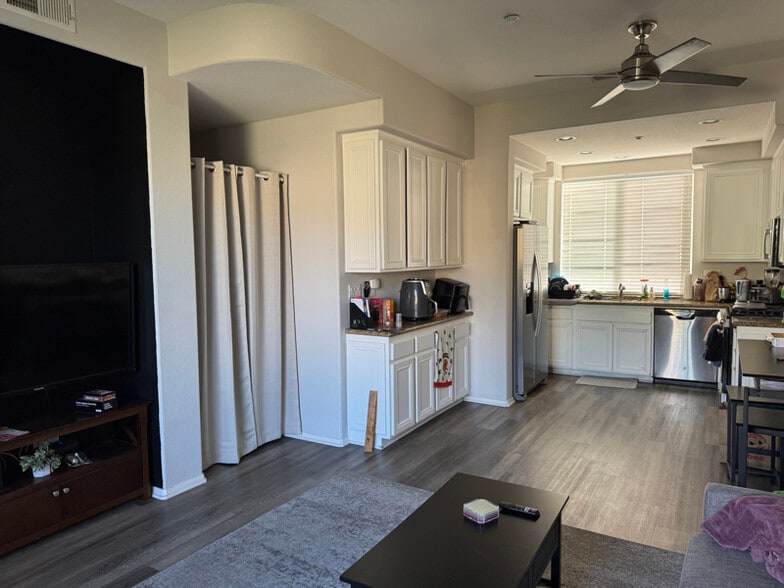 Building Photo - 604 Kellogg St