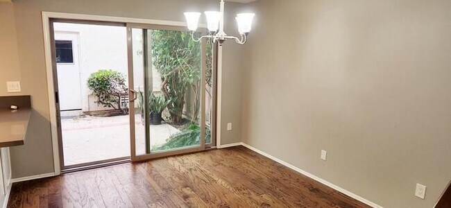 Building Photo - 6863 Alderwood Dr