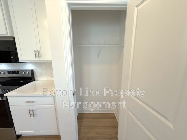 Building Photo - 8024 Hidden Spgs Trl