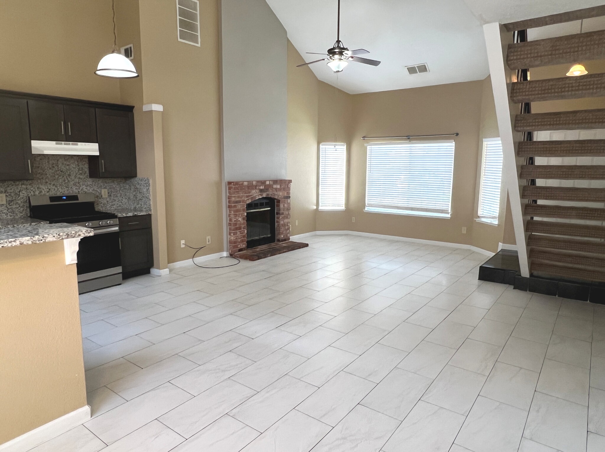 Building Photo - 5354 Meadow Wood Ln