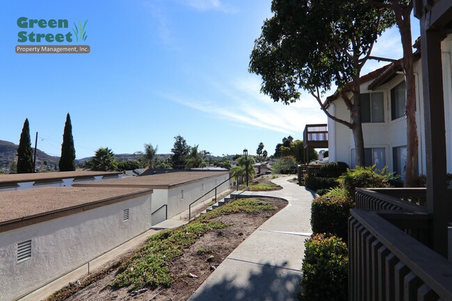 Building Photo - 910 S Rancho Santa Fe Rd