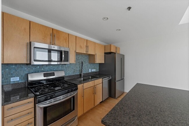 Building Photo - 929 Portland Ave