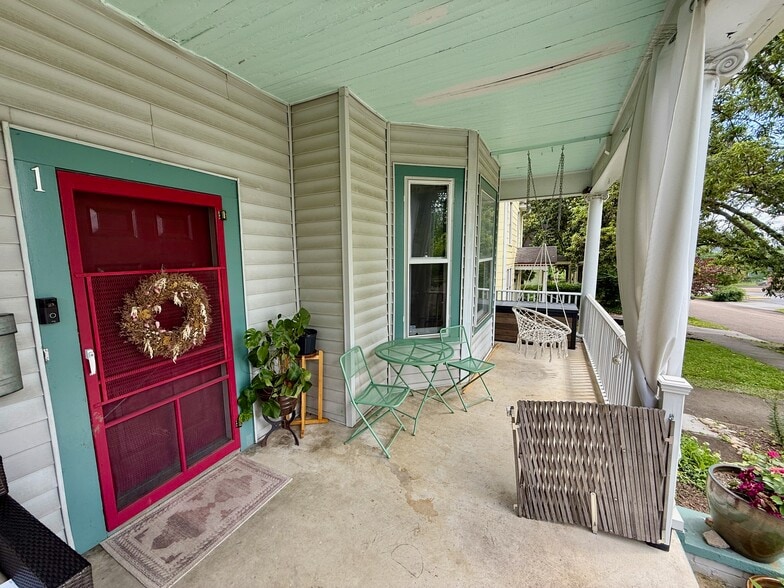 Building Photo - 918 Gratz St