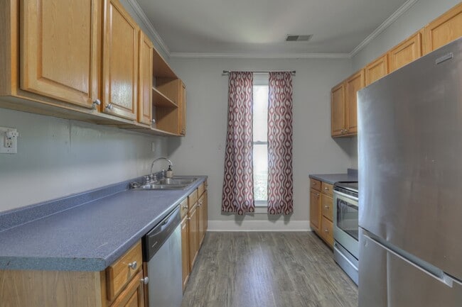 Building Photo - 308 Elm Ave