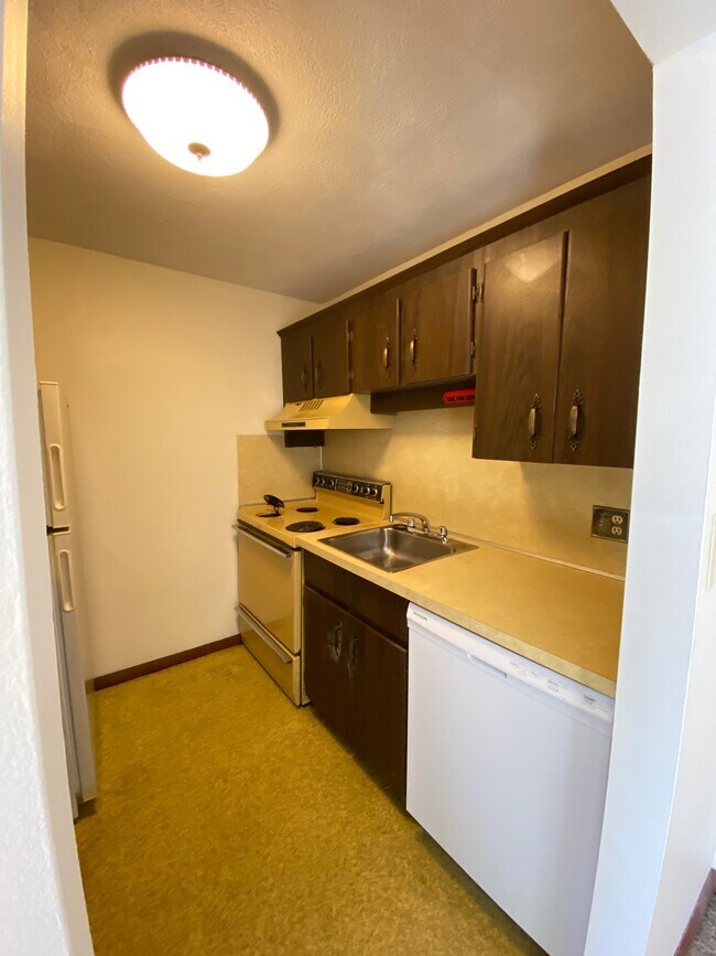 Building Photo - 10 Adelaide Rd