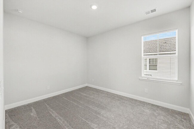 Building Photo - 104 Hawthorne Landing Dr