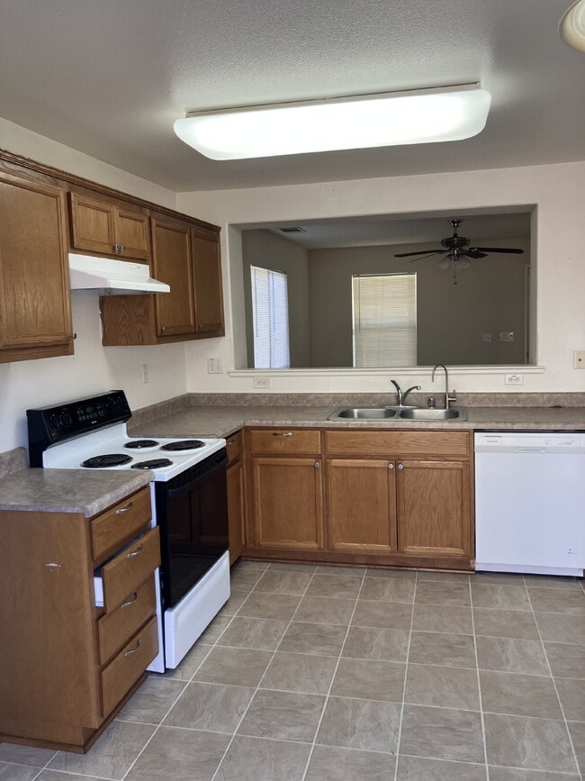 Building Photo - $500.00 OFF FIRST MONTH'S RENT!!!!! North ...